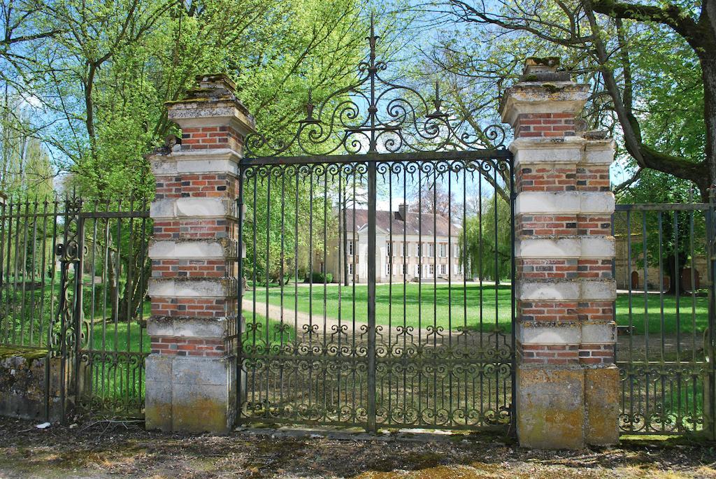 Villa Domaine De Vauluisant Courgenay Exterior foto